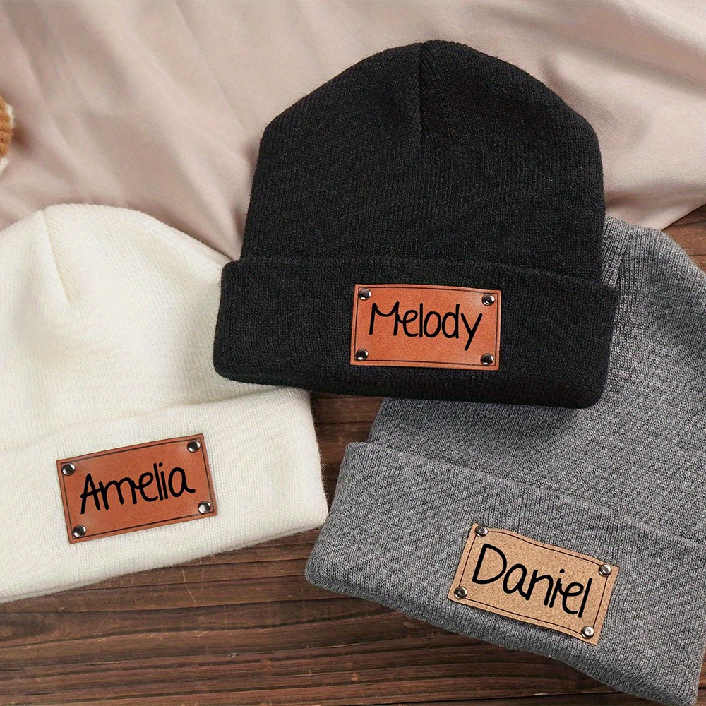 Custom Name Leather Label Knit - Beanie Cuffed Knit recension och pris